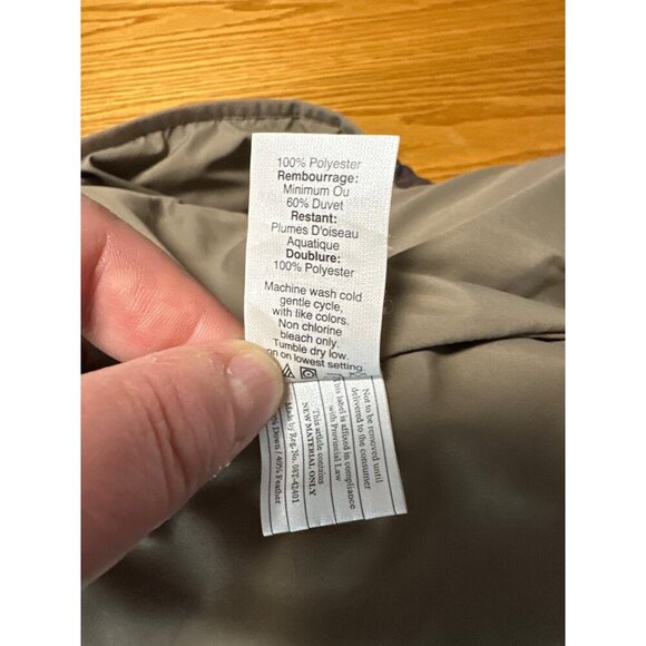 J Crew Women’s Camo Quilted Down Filled Vest Size XS - Picture 8 of 10